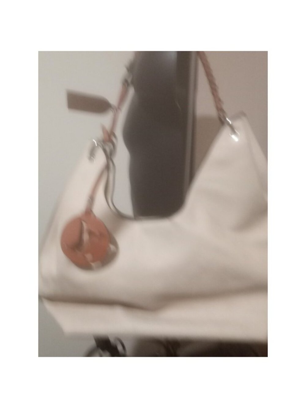LOUIS VUITTON Paris Carmel Mahina Leather Hobo Bag White Beige - Picture 4 of 12